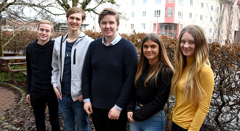 Fem elever som praktiserade i kommunhuset