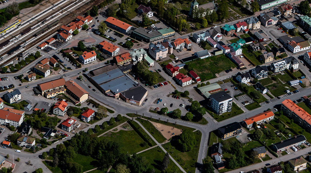 Flygbild över ett område med många hus