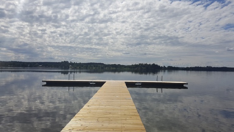 Sämsjön, badplatsen vid kyrkoruinen