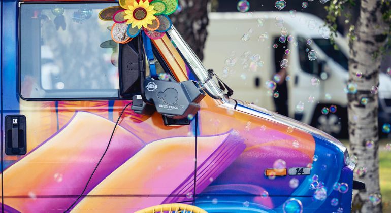 Bubblor och festlig bil