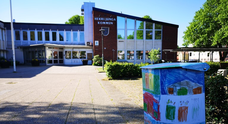 Papperskorg i färgglada färger